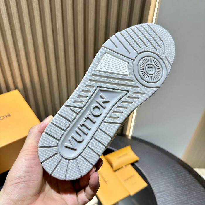 L1VV TRAINER