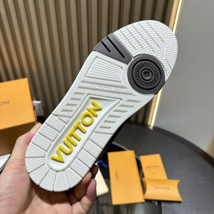 L1VV TRAINER
