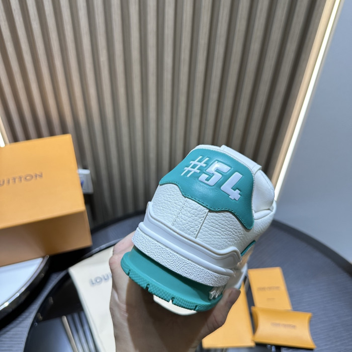 L1VV TRAINER