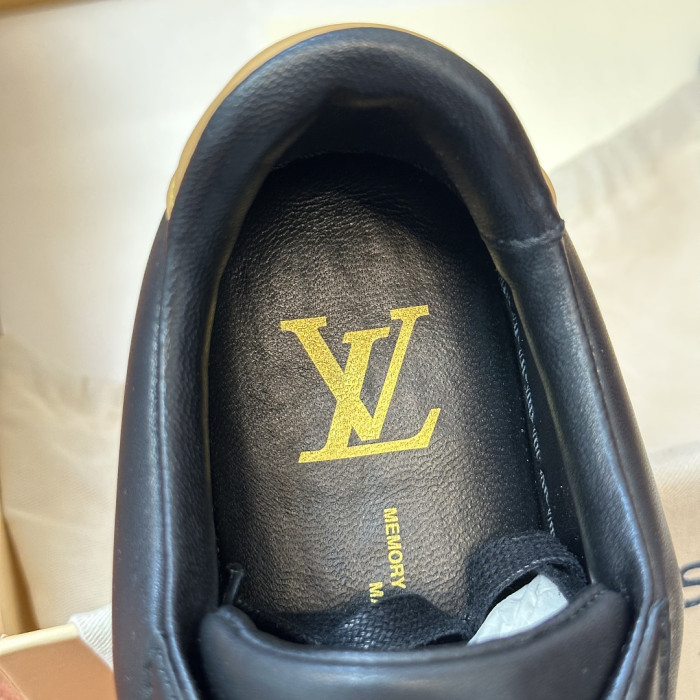 L1VV Flash Sneakers
