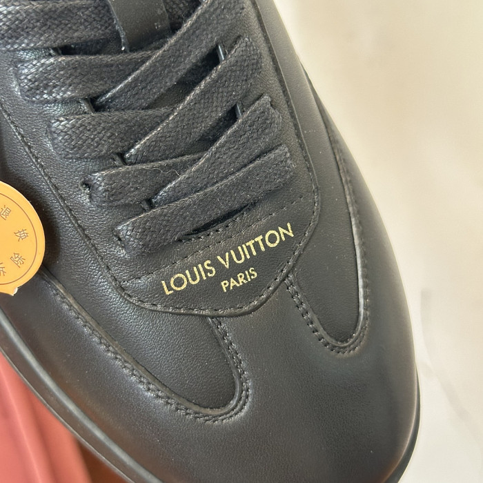L1VV Flash Sneakers