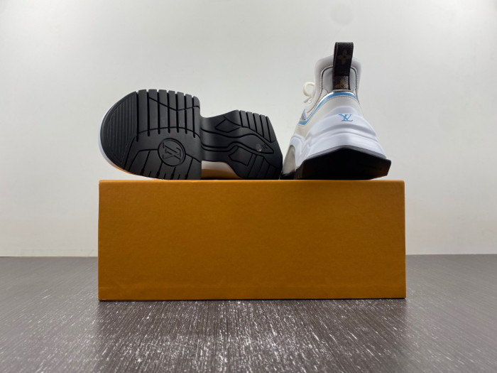 l1vv archlight sneaker