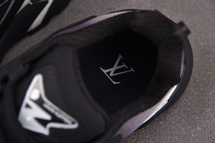 L1VV Sneakers