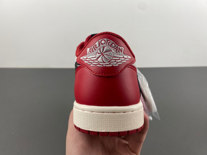 Travis Scott Jordan 1 Low ‘Chicago’