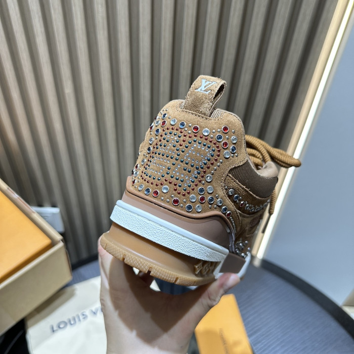 L1VV TRAINER