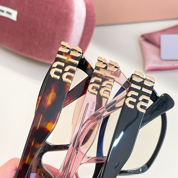 MiuM1u Sunglasses