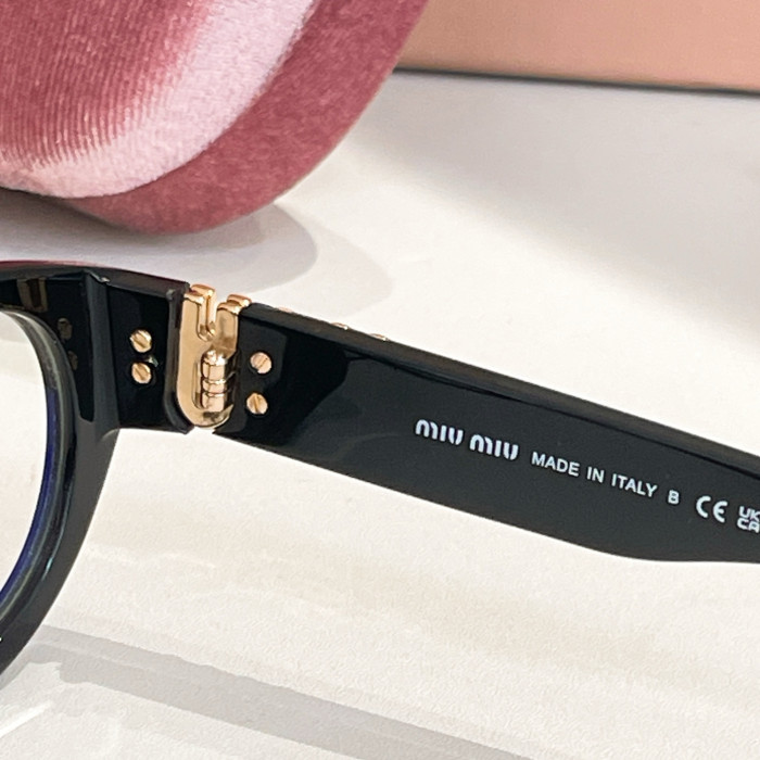 MiuM1u Sunglasses