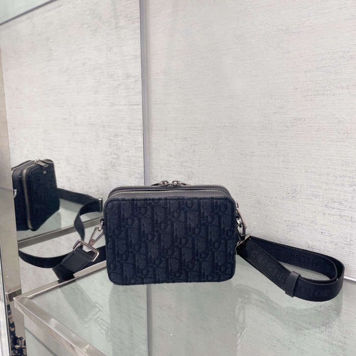 D1or Zipped Pouch with Strap--17 x 12.5 x 5cm