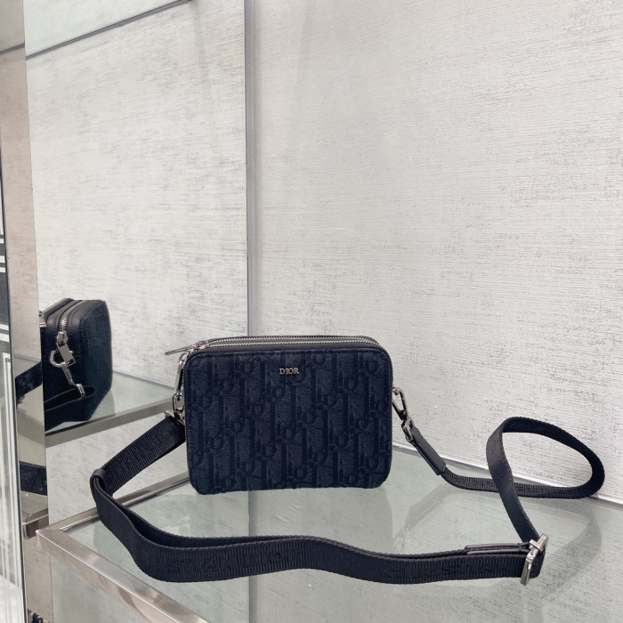 D1or Zipped Pouch with Strap--17 x 12.5 x 5cm