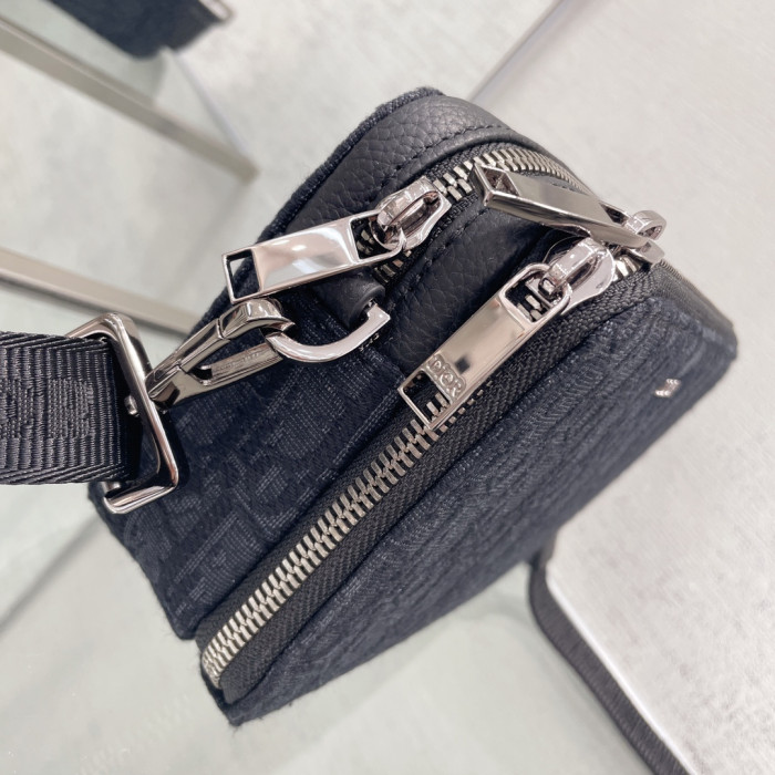 D1or Zipped Pouch with Strap--17 x 12.5 x 5cm