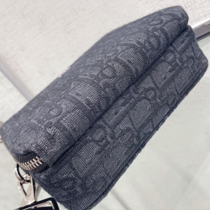 D1or Zipped Pouch with Strap--17 x 12.5 x 5cm
