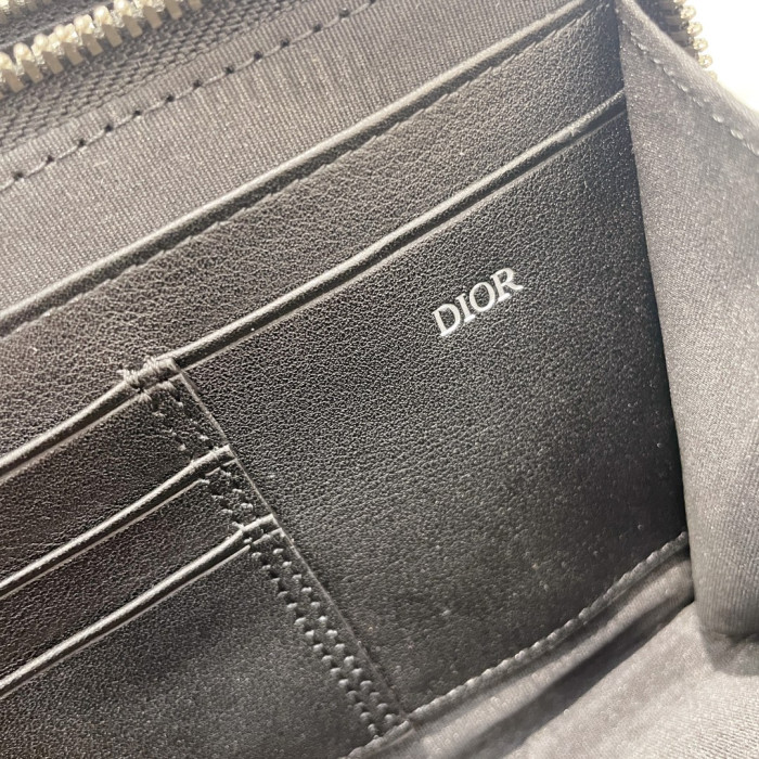 D1or Zipped Pouch with Strap--17 x 12.5 x 5cm