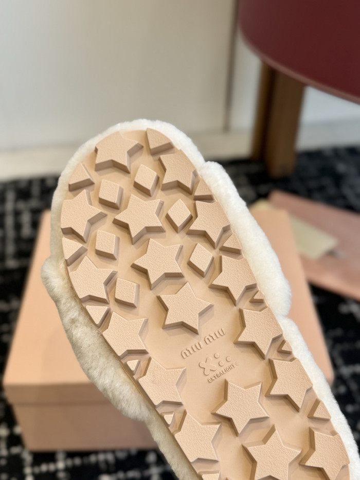 M1u Miu Slides