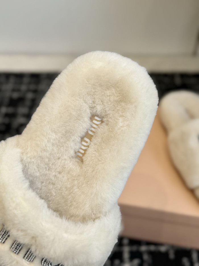 M1u Miu Slides