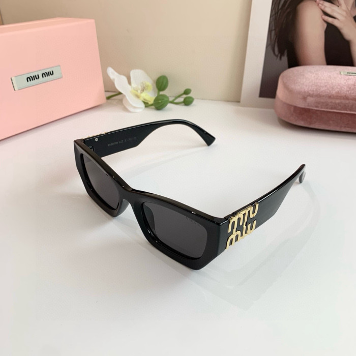 Miu M1u Sunglasses
