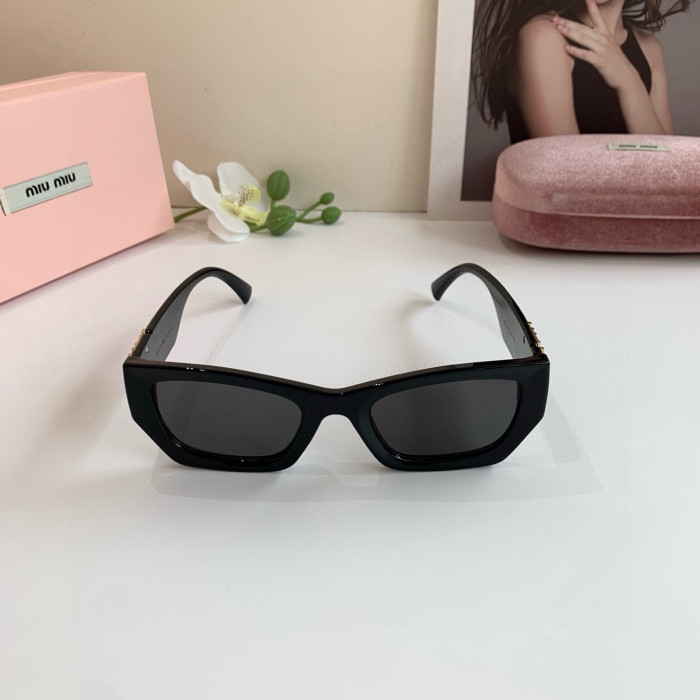 Miu M1u Sunglasses