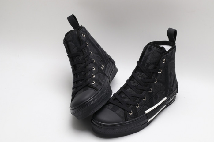 B23 Oblique Sneaker