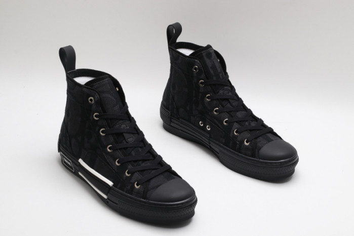 B23 Oblique Sneaker
