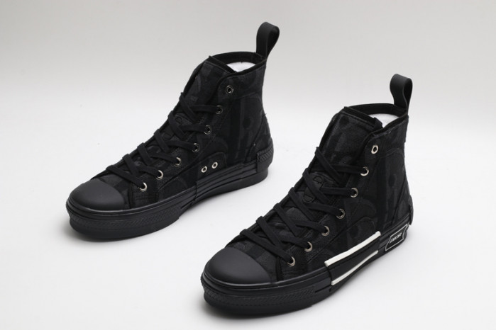 B23 Oblique Sneaker