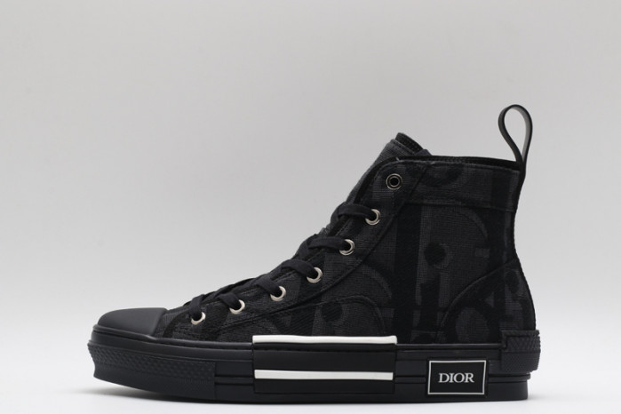B23 Oblique Sneaker