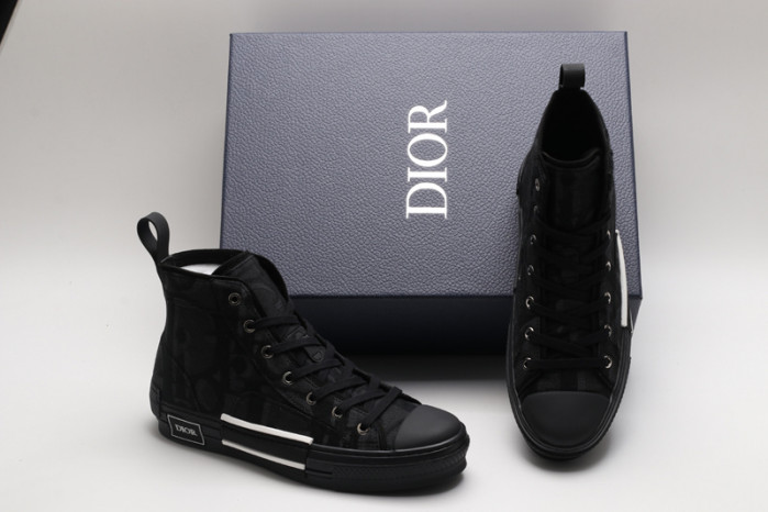 B23 Oblique Sneaker