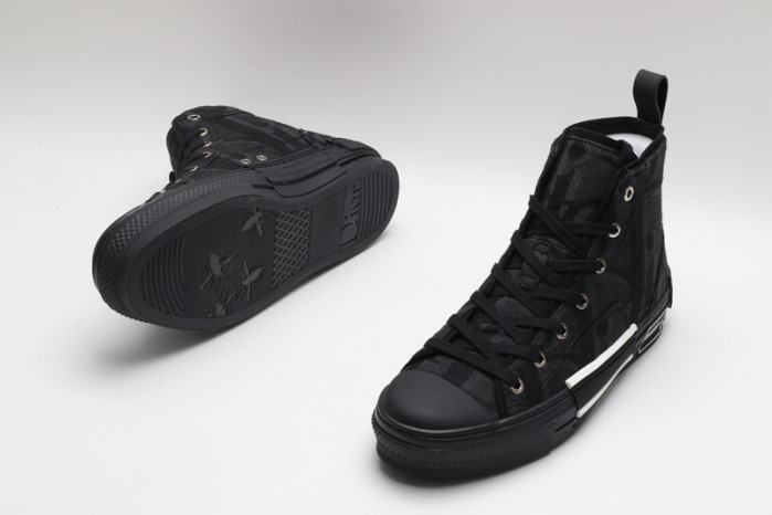 B23 Oblique Sneaker