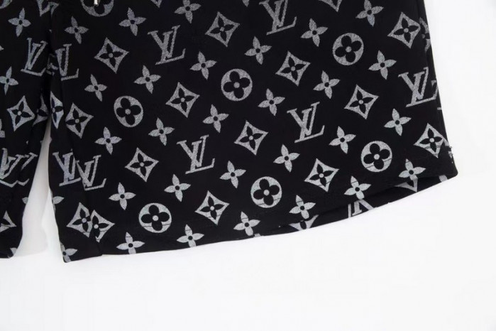 L1vv Short