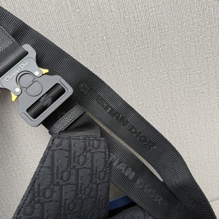 D1or Saddle Bag-20 x 28.6 x 5cm
