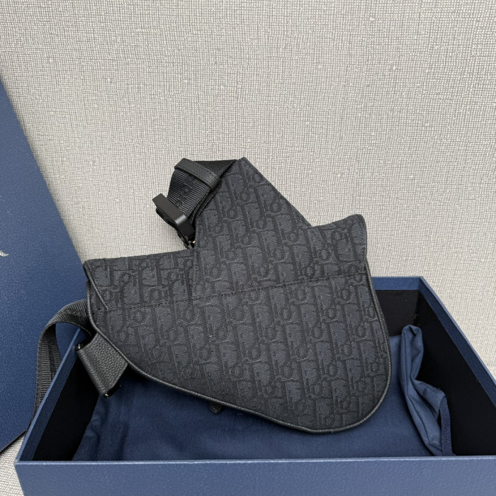 D1or Saddle Bag-20 x 28.6 x 5cm