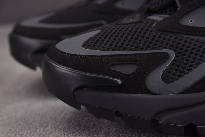 L1VV Sneakers