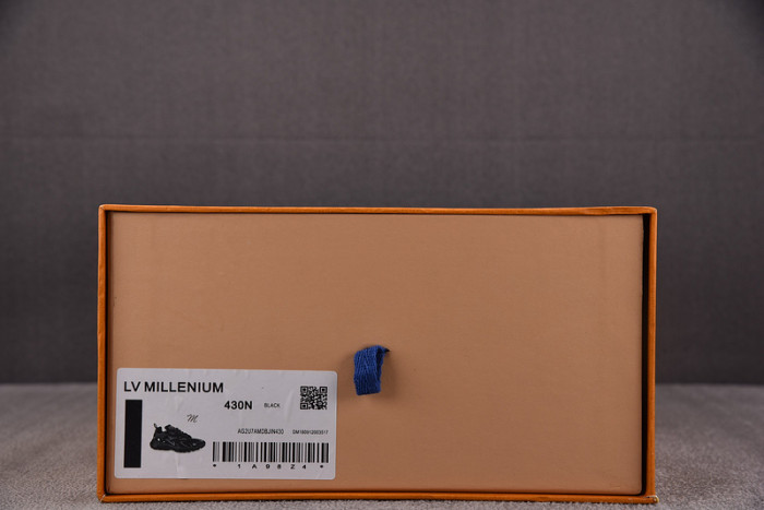 L1VV Sneakers