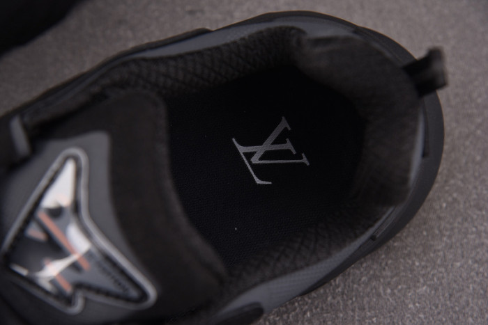 L1VV Sneakers