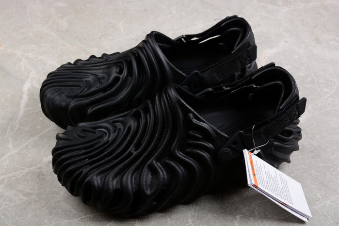 Cr*0*s x salehe bembury black