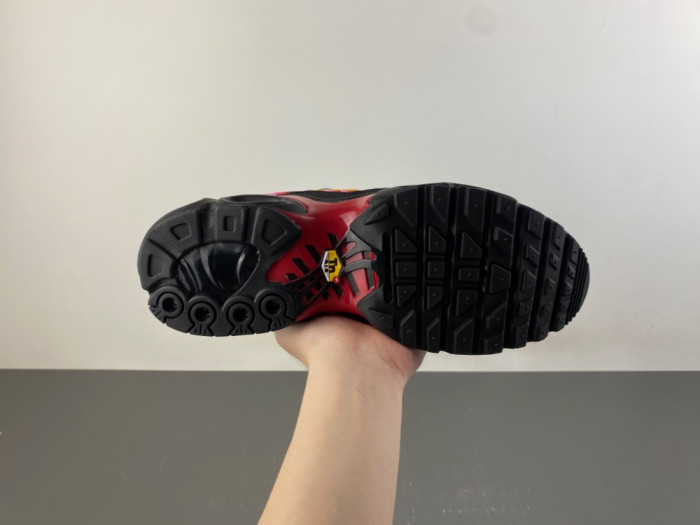 Nike Air Max Plus Svp*me University Red DA1472-600
