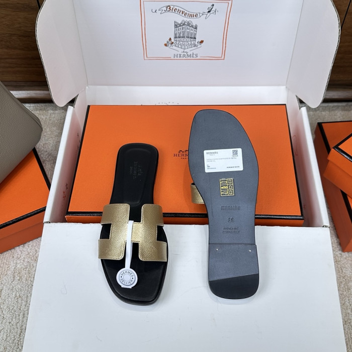 H**me5 Sandals