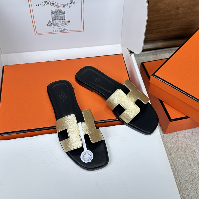 H**me5 Sandals