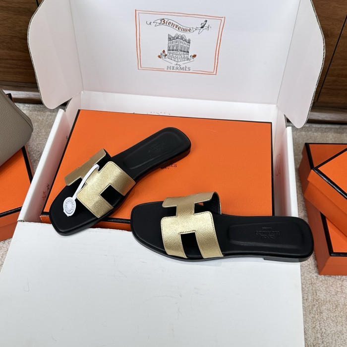 H**me5 Sandals