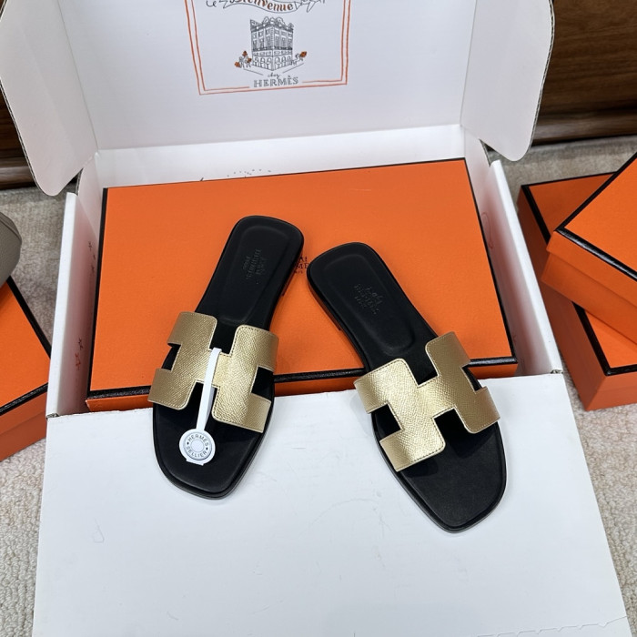H**me5 Sandals