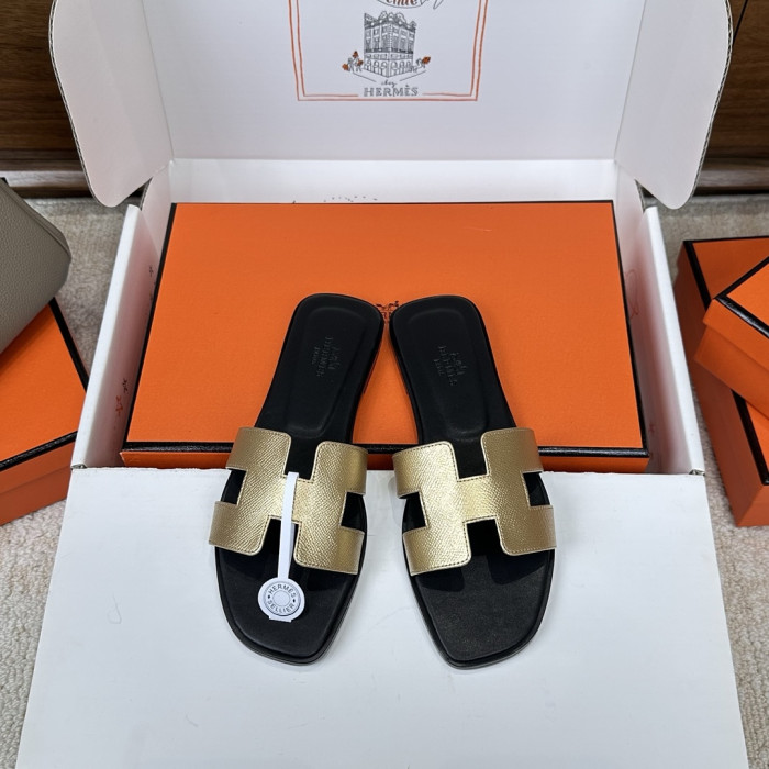 H**me5 Sandals