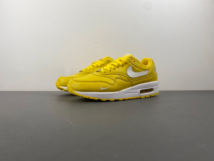 Supreme x Nike Air Max 1 ’87 “Speed Yellow” HF8813-700
