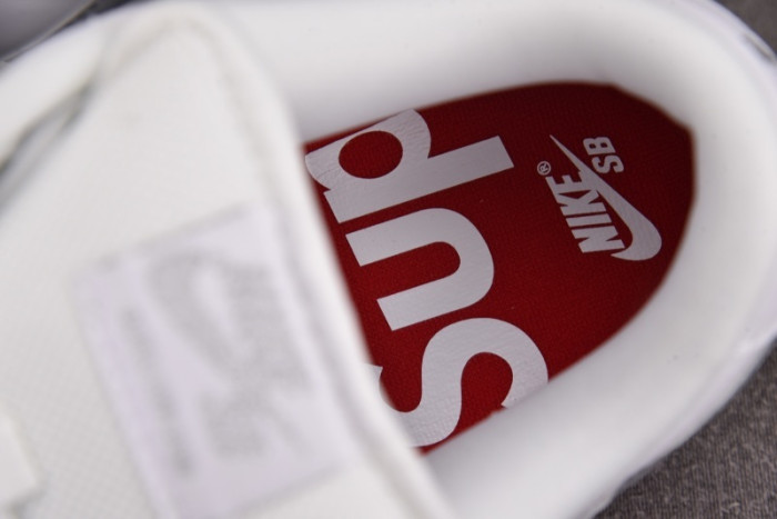 Nike SB Dunk Low White Silver HQ8487-100