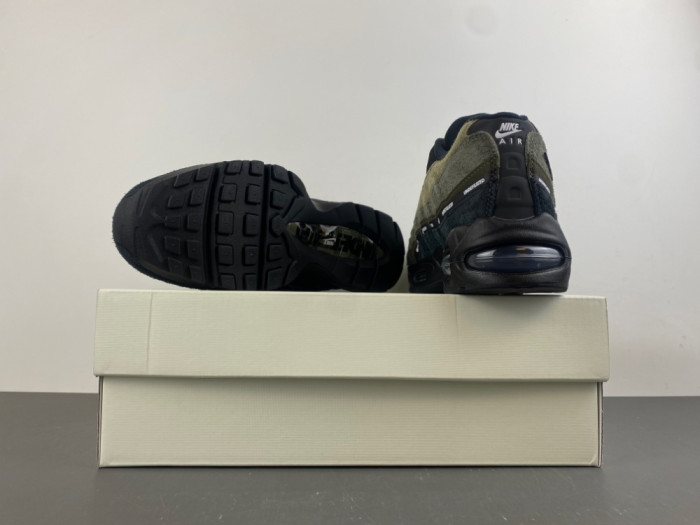 Nike Air Max 95 SP Undefeated Geo La Brea Medium Olive IB4523-200