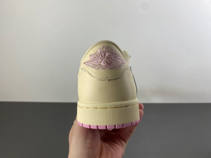 Air Jordan 1 Retro Low OG SP Travis Scott Shy Pink IQ7604-100