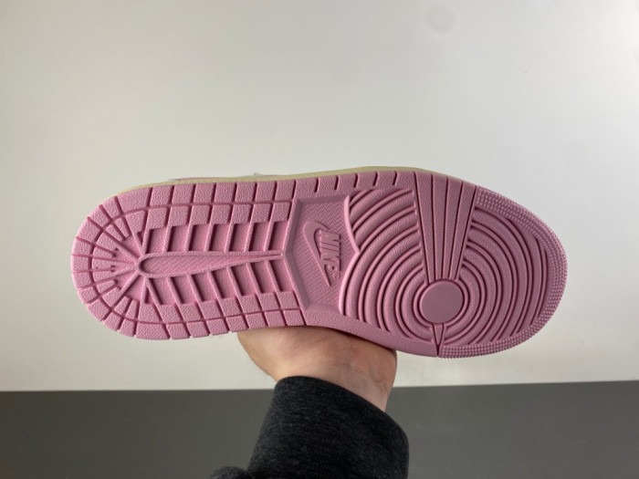 Air Jordan 1 Retro Low OG SP Travis Scott Shy Pink IQ7604-100