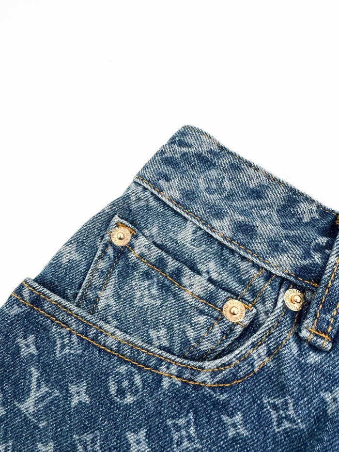 L1vv Short