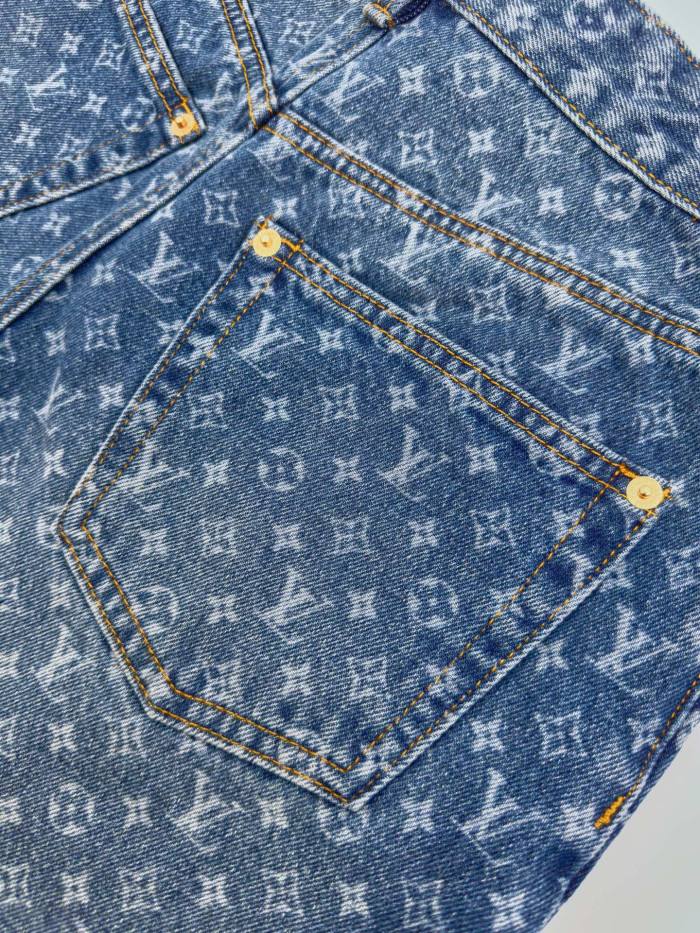 L1vv Short
