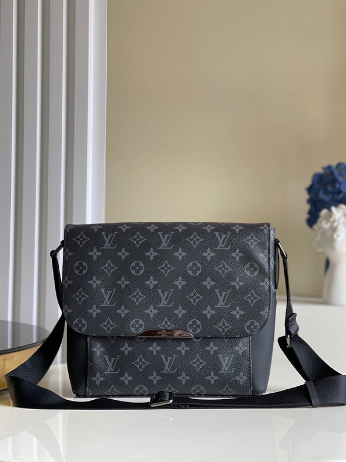 L1VV MESSENGER BAG-26 x 20 x 7 cm