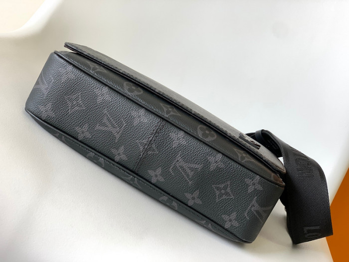 L1VV MESSENGER BAG-25*22*7cm