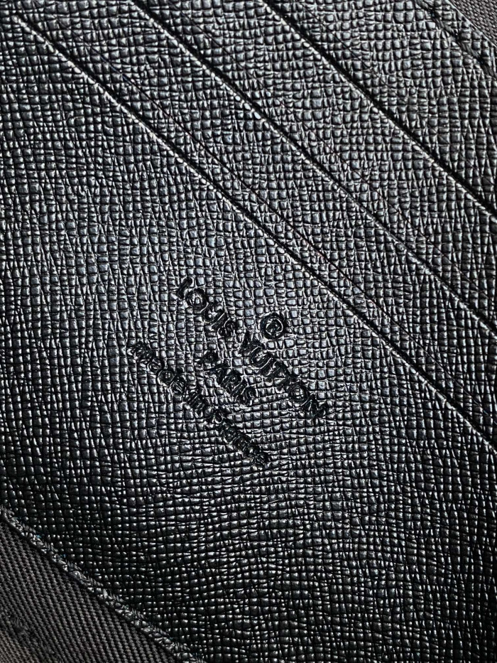 L1VV BAG-18.5 x 11 x 6.5cm