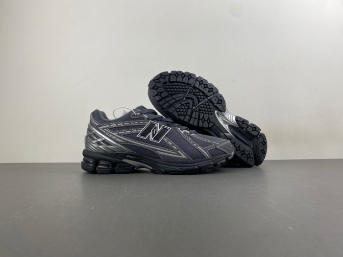 New Balance 1906R Black U1906591
